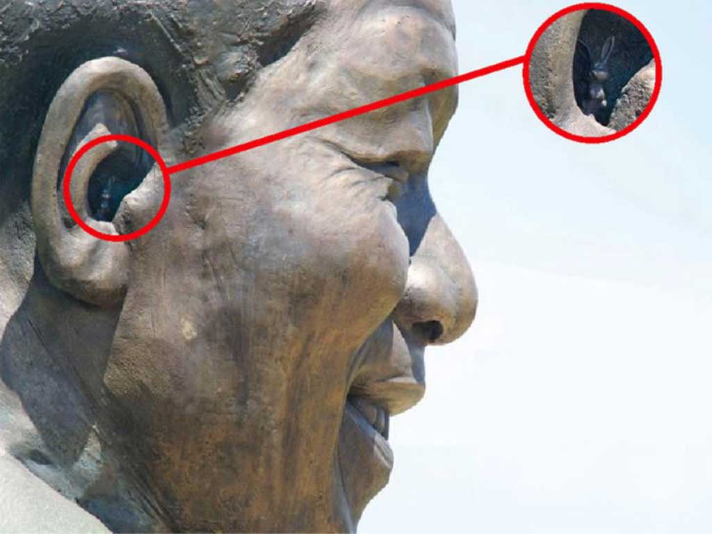 Уши на затылке. Ухо скульптура. Голова статуи. Головы статуй маленькие. Голова человека статуя.